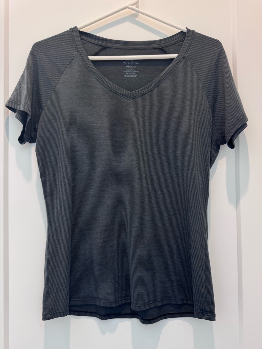Woolx Women’s V-neck Mia Tee - Size M